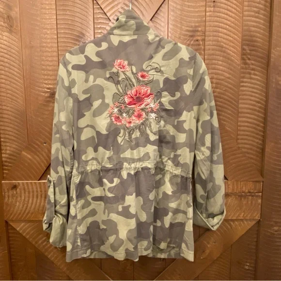 Ashley by 26 International Floral Embroidered Camo Jacket size small - Picture 3 of 12